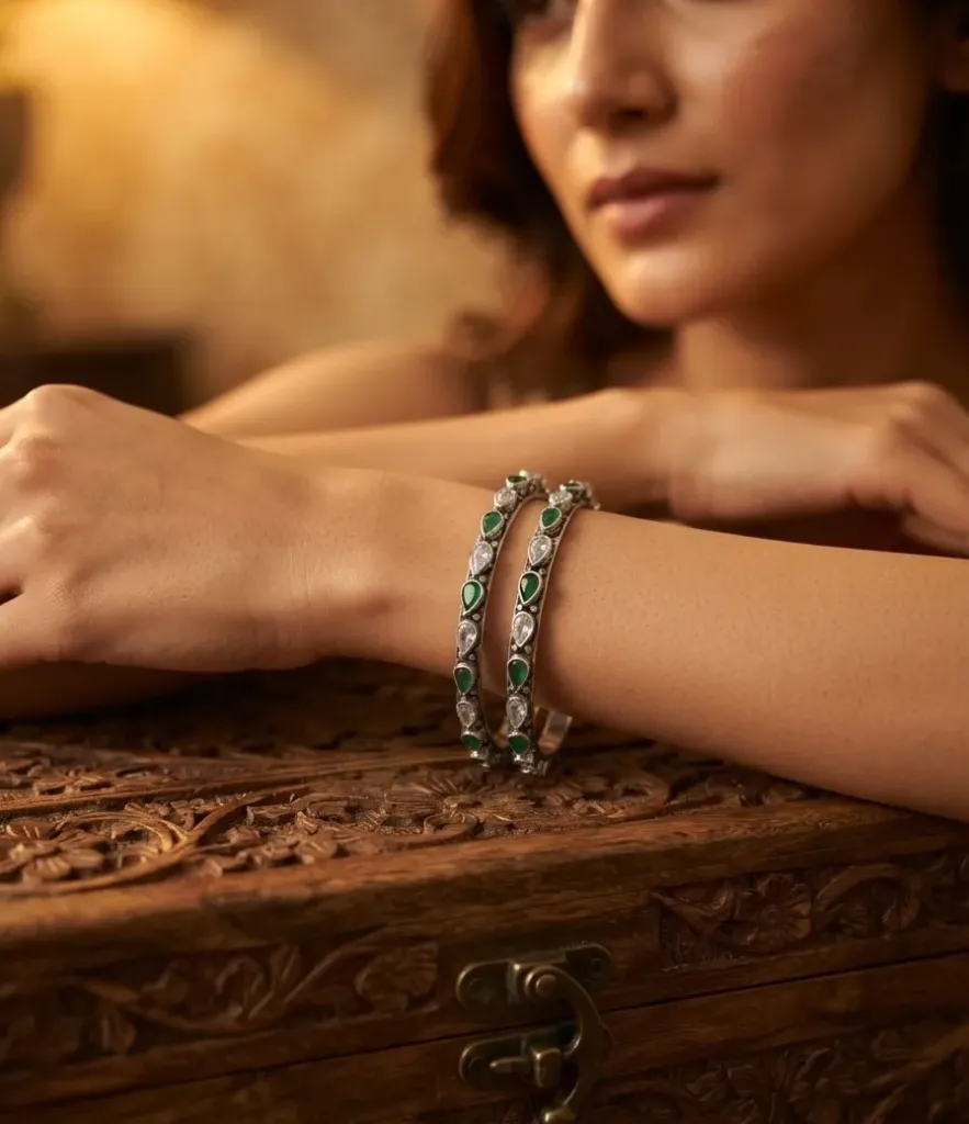 EMERALD WHITE BANGLES